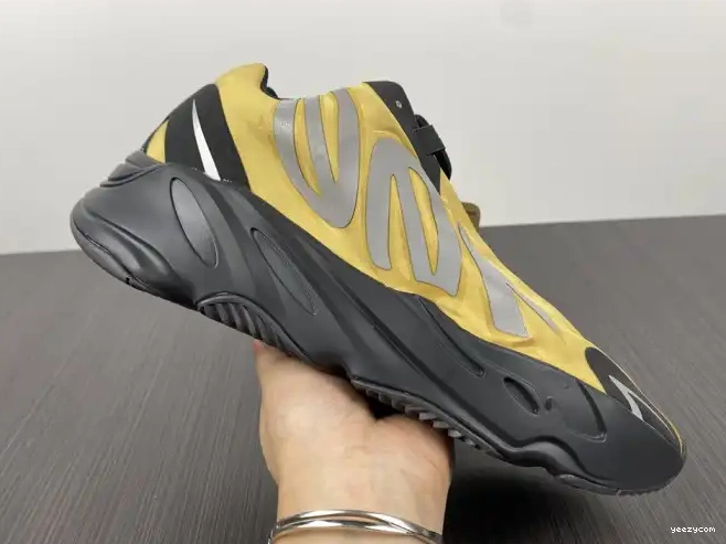 Yeezy GZ0717 Flux' 700 Boost MNVN 'Honey 0504